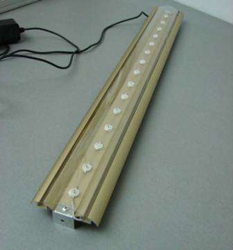 Светодиодная лента не подразумевает вентилятор для остывания, но при недостатке вентиляции необходимо сделать отвод нагрева с помощью установки ленты на профиль из алюминия